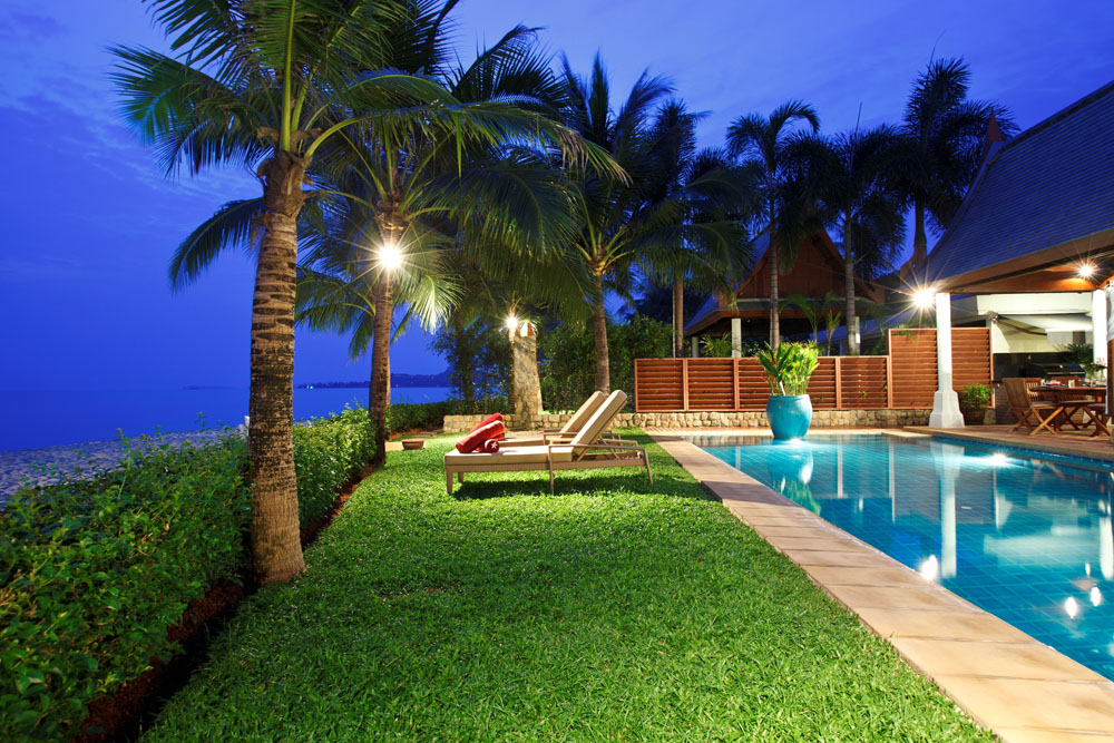 Luxury Thai style villa directly on Maenam beach