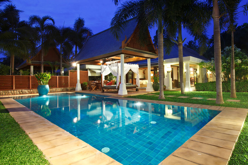 Luxury Thai style villa directly on Maenam beach