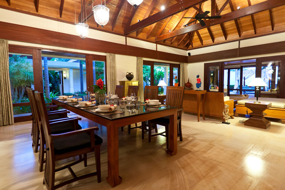 Luxury Thai style villa directly on Maenam beach