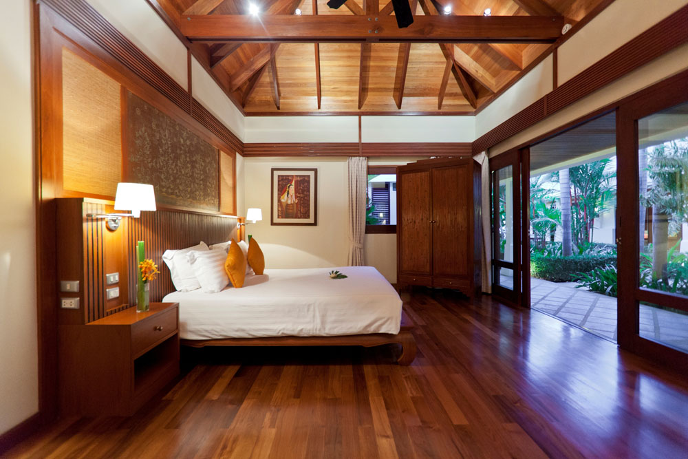 Luxury Thai style villa directly on Maenam beach