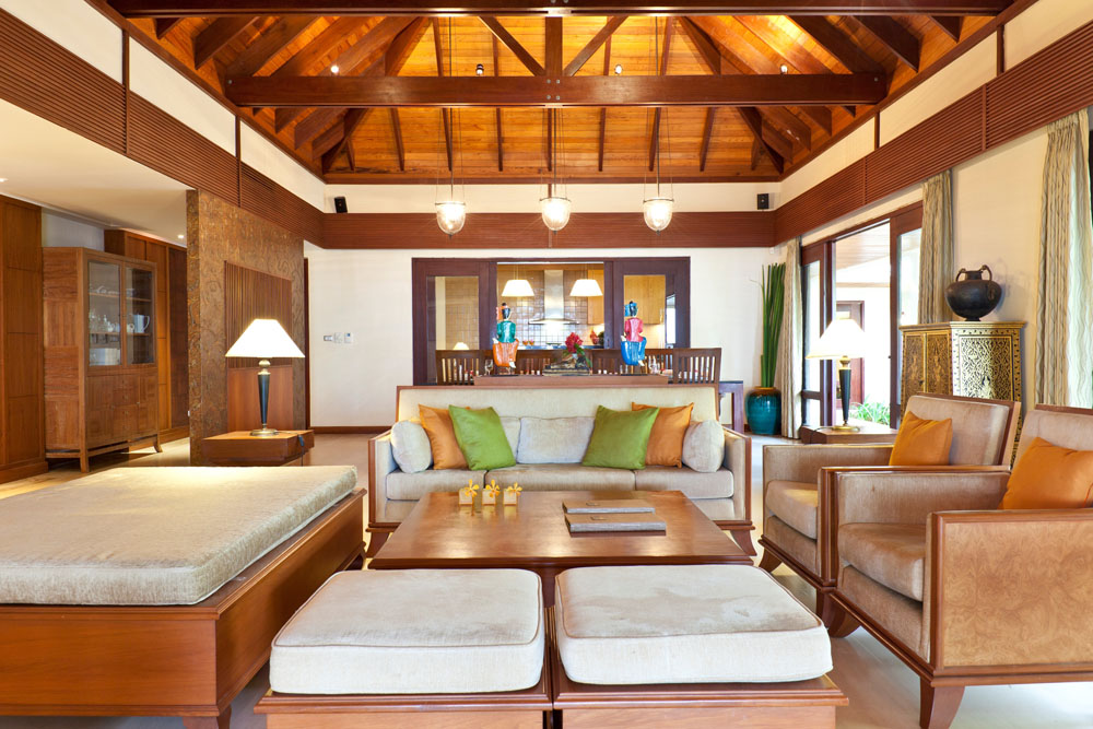 Luxury Thai style villa directly on Maenam beach