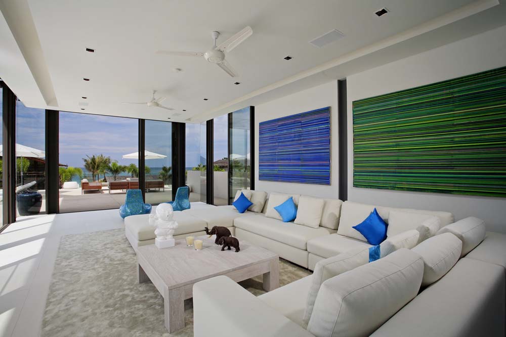 Chic tropical beach home with a distinctive design 