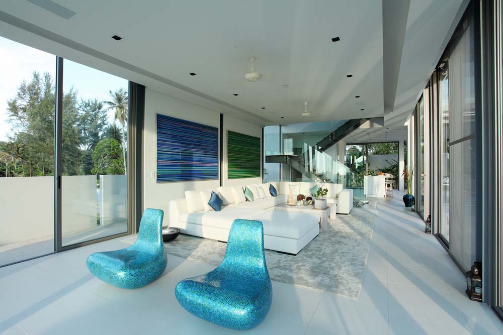 Chic tropical beach home with a distinctive design 