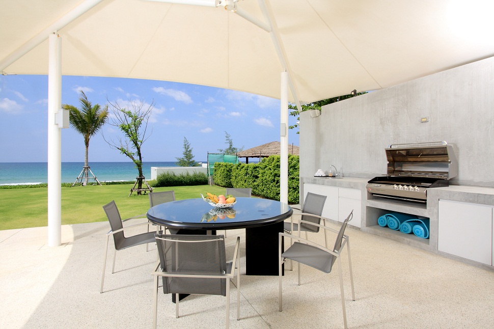  Distinctive luxury beachside appeal