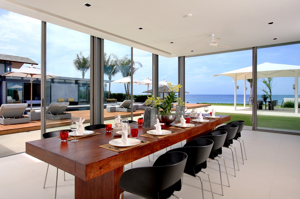  Distinctive luxury beachside appeal