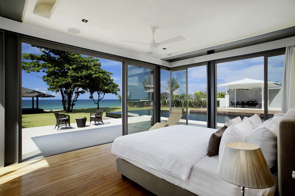 Stunning contemporary private beachside residence 