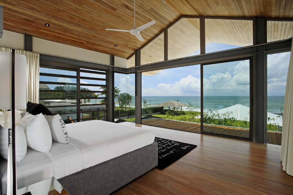 Chic tropical residence enhanced by a range of sophisticated modern luxuries